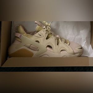 W NIKE AIR HUARACHE CRAFT